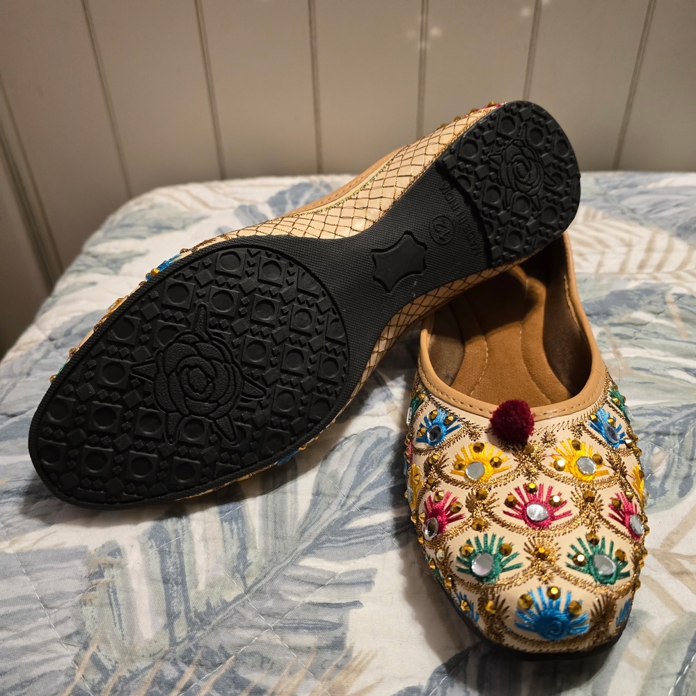 Embroidered Women's Flats - Multicolor